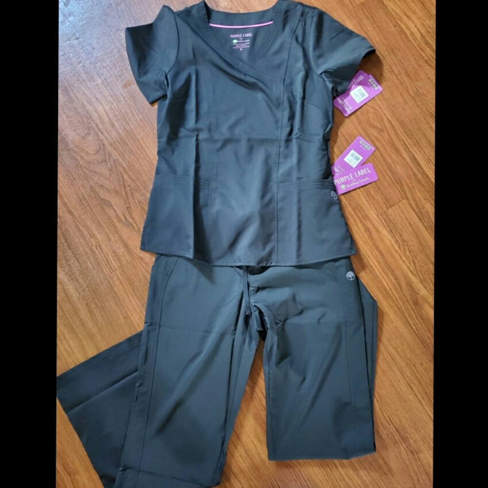 Healing Hands Scrubs **read description**